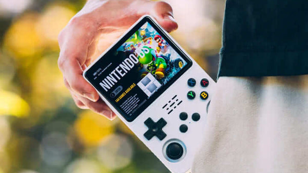 R36S vs Retroid Pocket Flip 2 2026: Budget vs Flagship — Which Is Right for You?